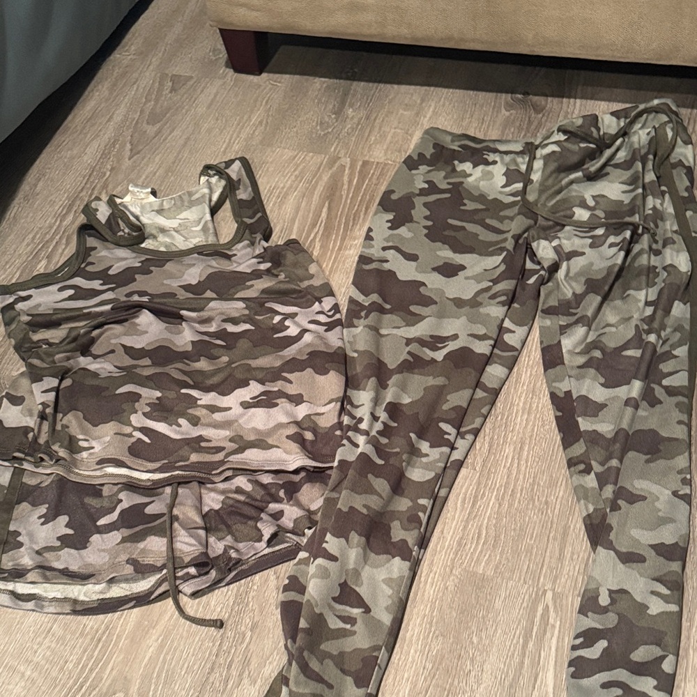 Lucky Brand Camouflage Women's Leggings and Top Set